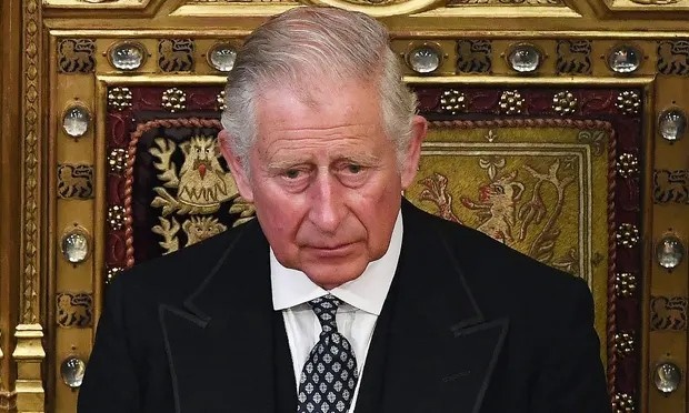 Vua Charles III khong can dung ho chieu hinh anh