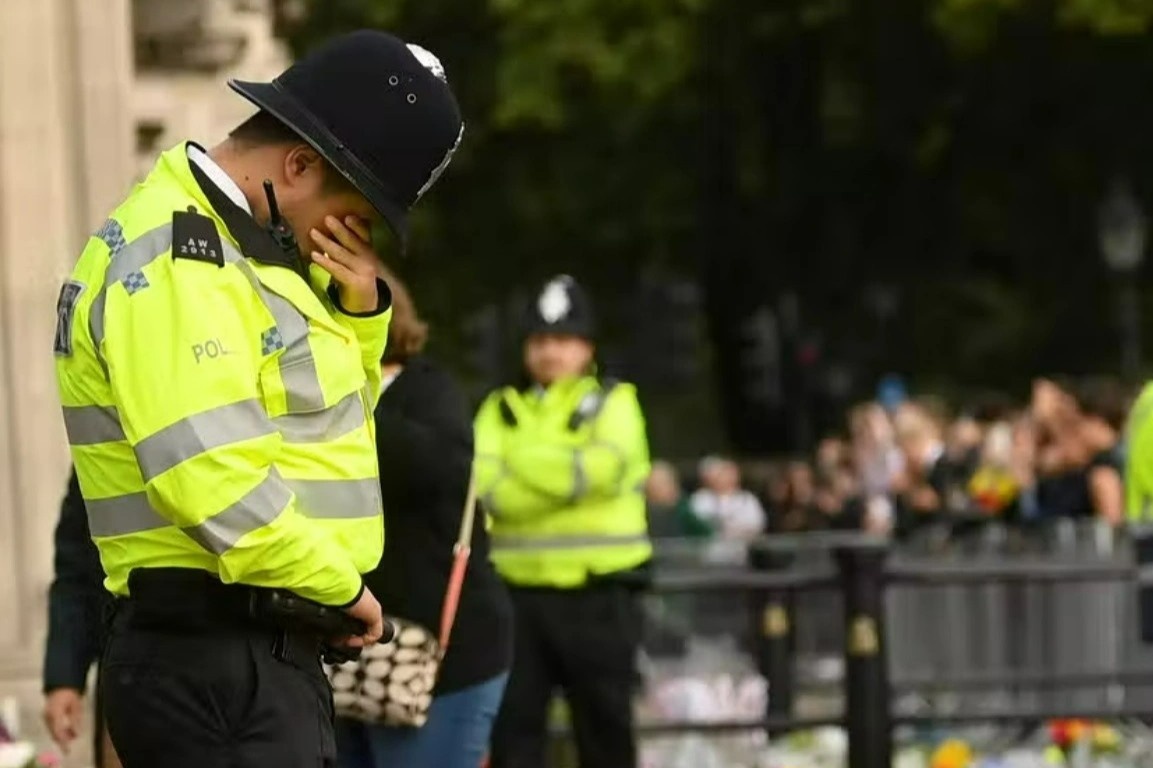 Canh sat Anh ke lai khoanh khac nghe mat ma 'Cau London sap roi' hinh anh