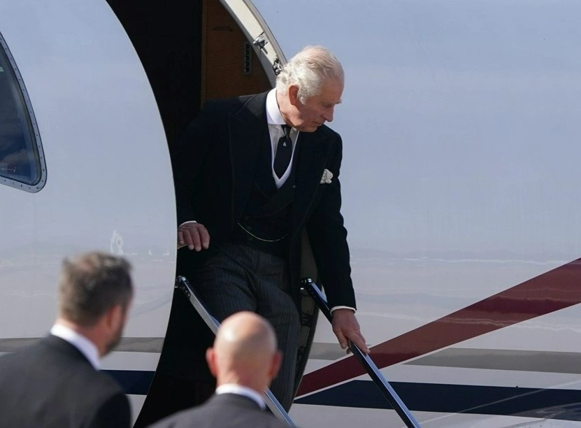 Vua Charles III den ben linh cuu nu hoang o Scotland hinh anh