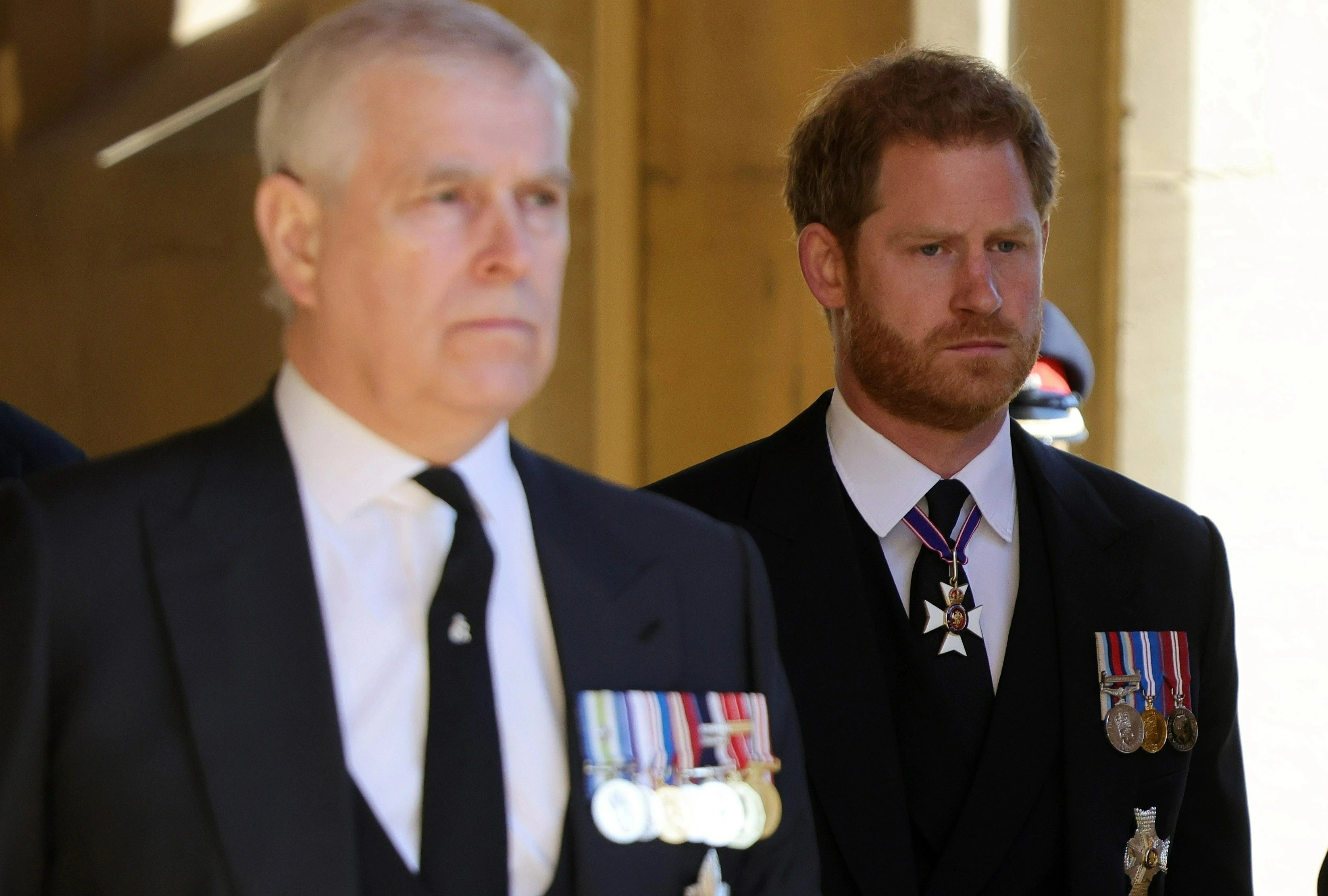 Hoang tu Harry khong duoc mac quan phuc tai le tang nu hoang Anh hinh anh