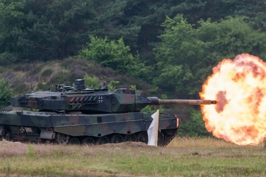 Ukraine chi trich Duc vi khong chuyen giao xe tang Leopard hinh anh