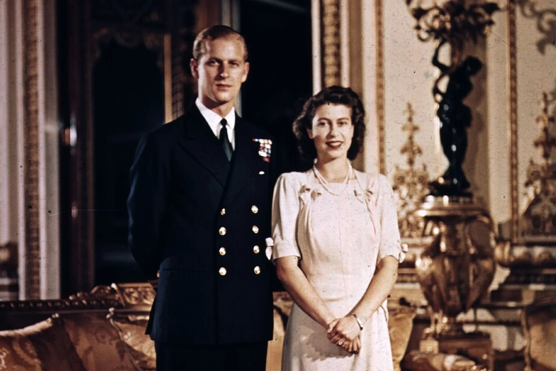 Linh cuu Hoang than Philip duoc dua ra khoi ham mo hoang gia Anh hinh anh