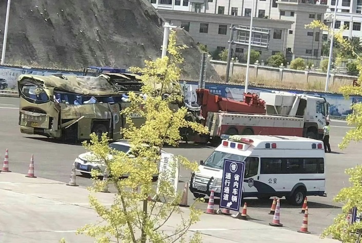 Cau hoi lon sau vu 27 nguoi tu nan tren duong di cach ly o Trung Quoc hinh anh