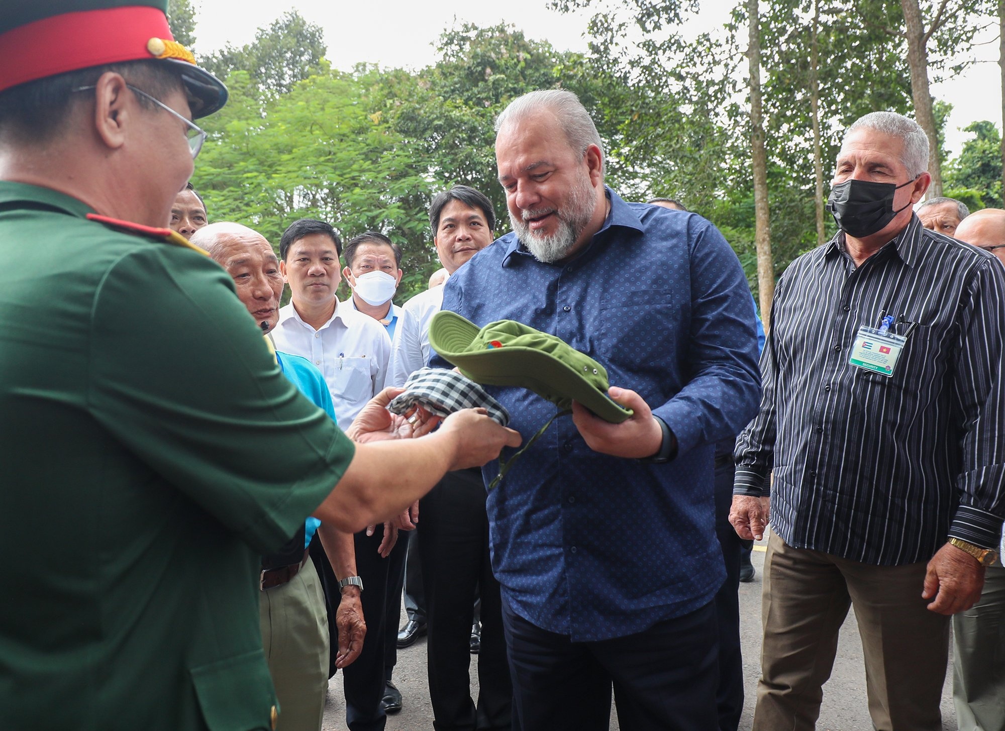 Thu tuong Cuba tham khu di tich Dia dao Cu Chi hinh anh