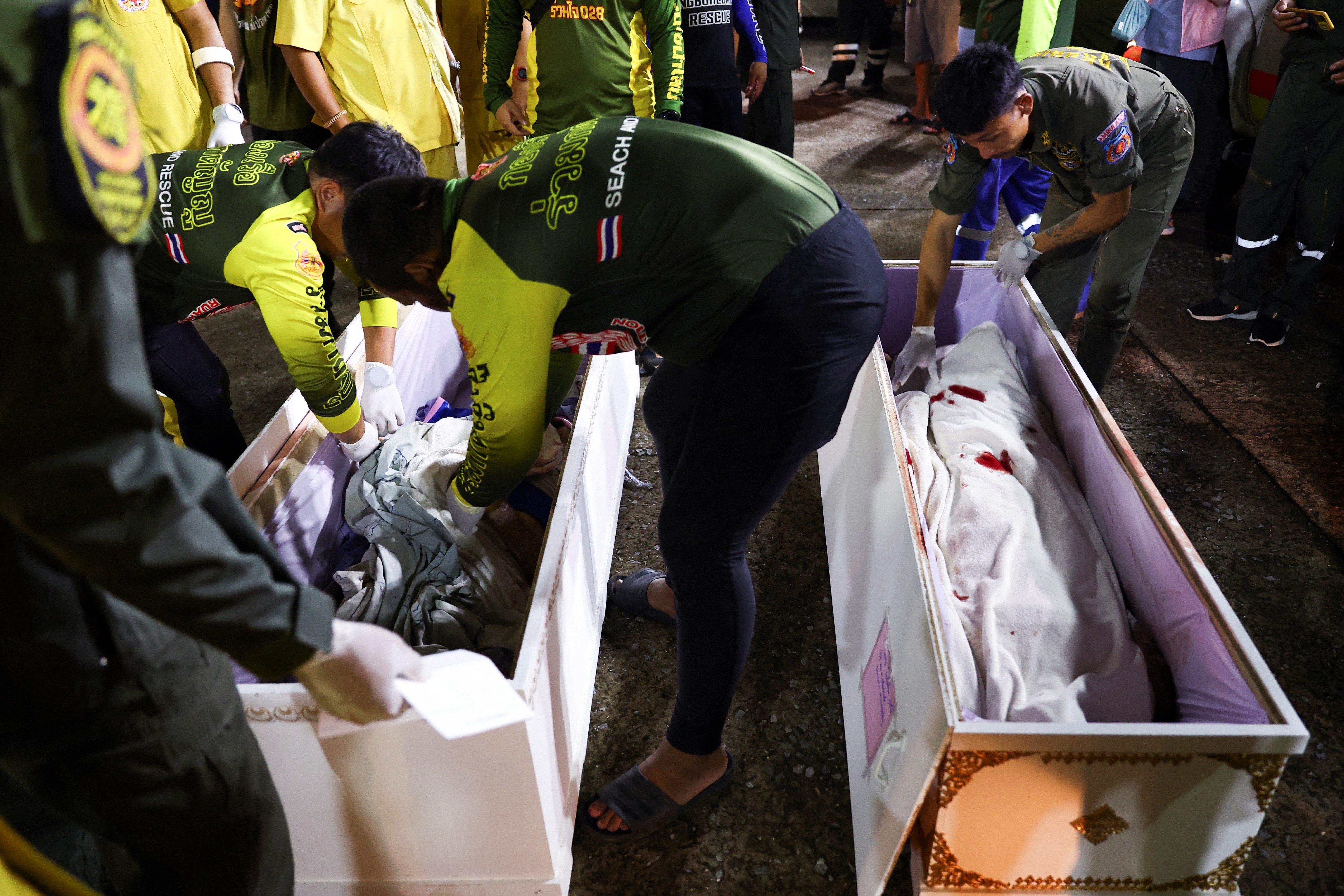 Canh sat thong tin ve hung khi trong vu xa sung rung dong Thai Lan hinh anh