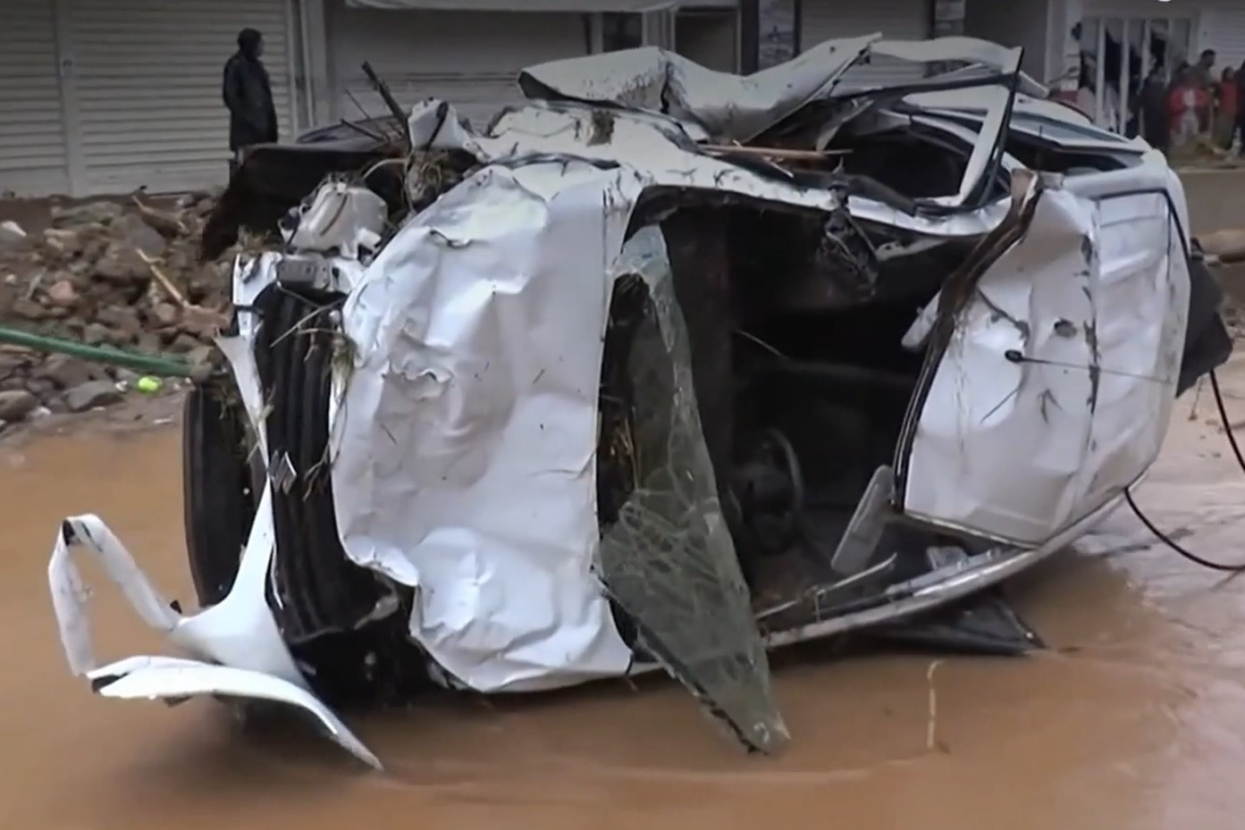 Lu quet nhan chim hang loat oto o Hy Lap hinh anh