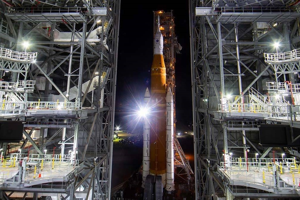 su menh mat trang nasa anh 1