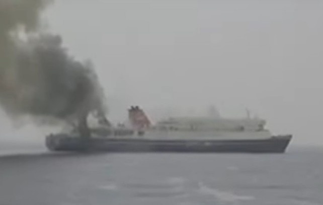 Pha cho 271 hanh khach boc chay ngoai khoi Bali hinh anh