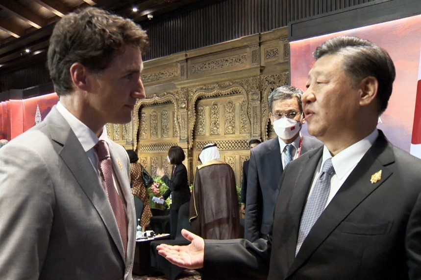 Ong Tap bay to su bat binh voi thu tuong Canada hinh anh