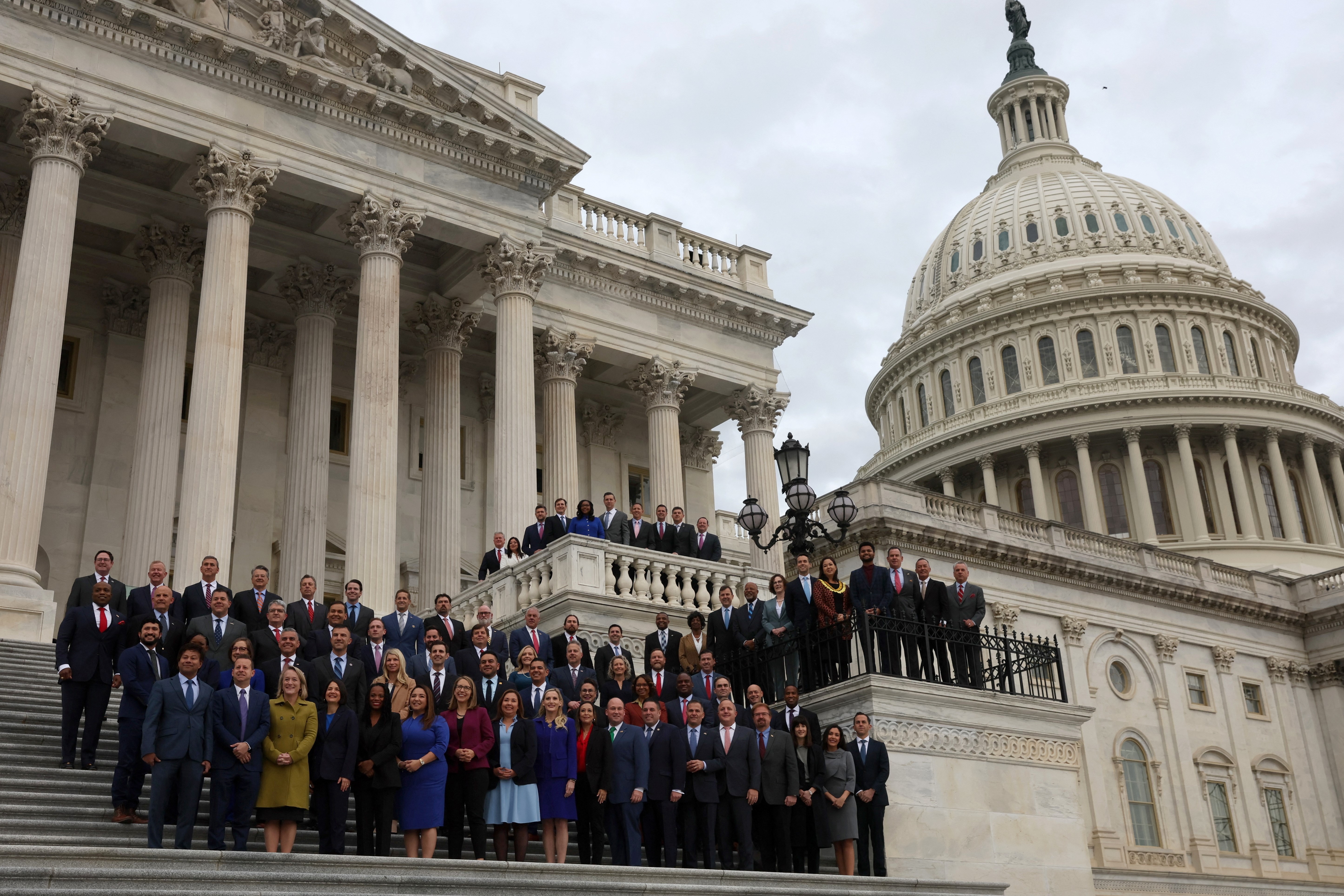 Chuyen gia: Nuoc My dang phan cuc hon bao gio het hinh anh