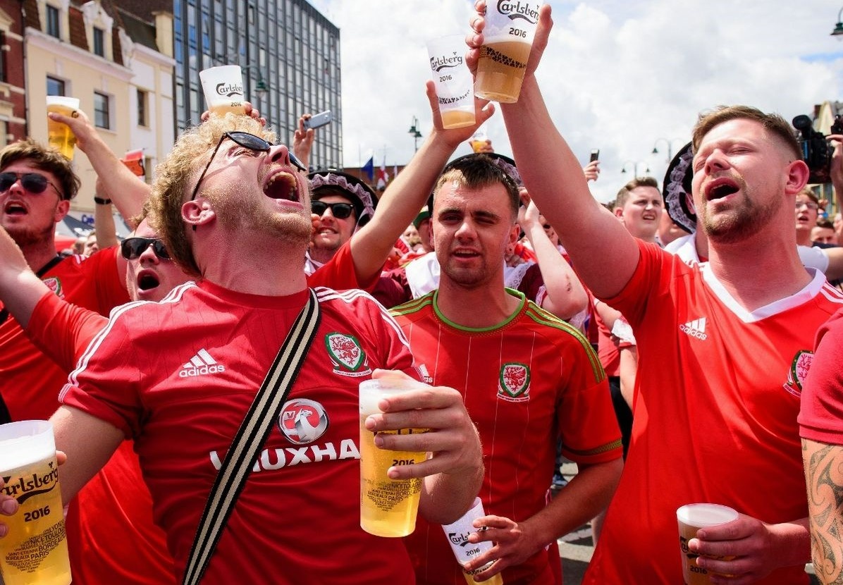 Hieu ung lan cau tuyet sau khi co dong vien xu Wales 'quay xe' hinh anh