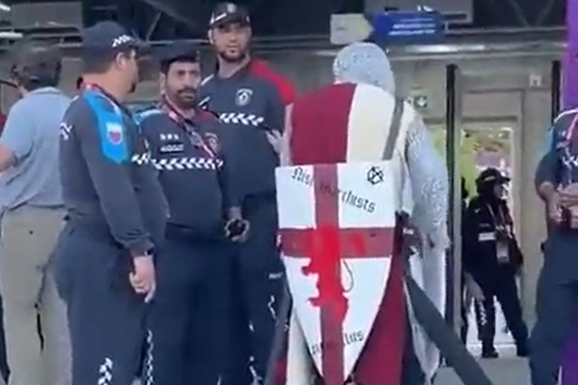 CDV Anh bi cam vao san do hoa trang linh thap tu chinh hinh anh