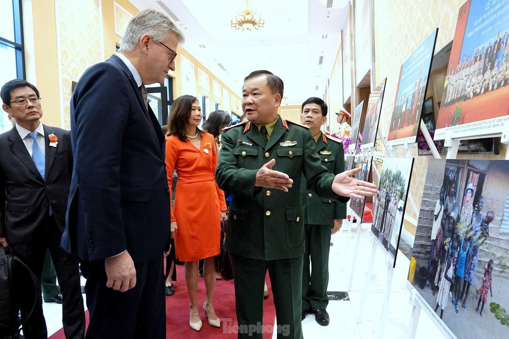 gin giu hoa binh anh 2