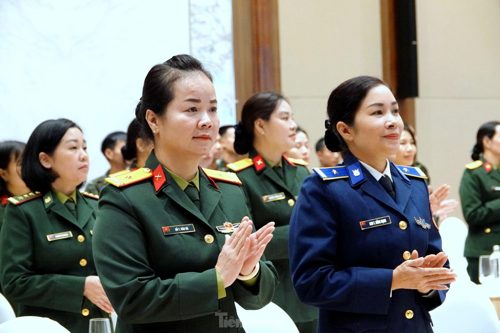 gin giu hoa binh anh 1