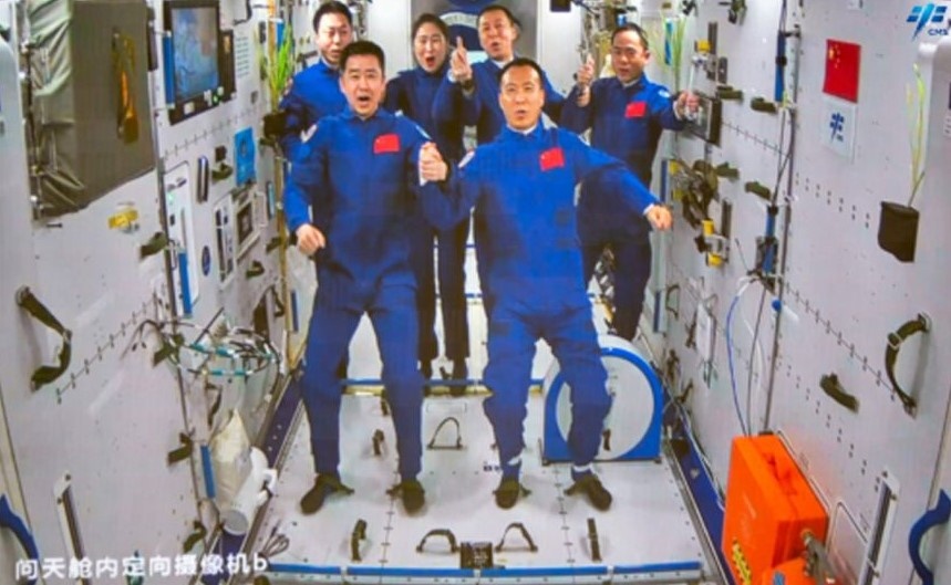 tau than chau 14 anh 1