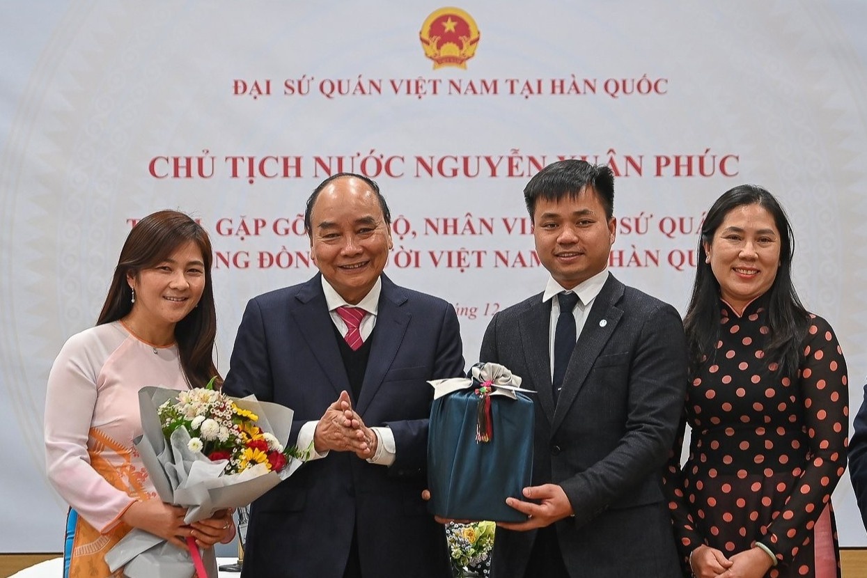 Chu tich nuoc gap cong dong nguoi Viet tai Han Quoc hinh anh