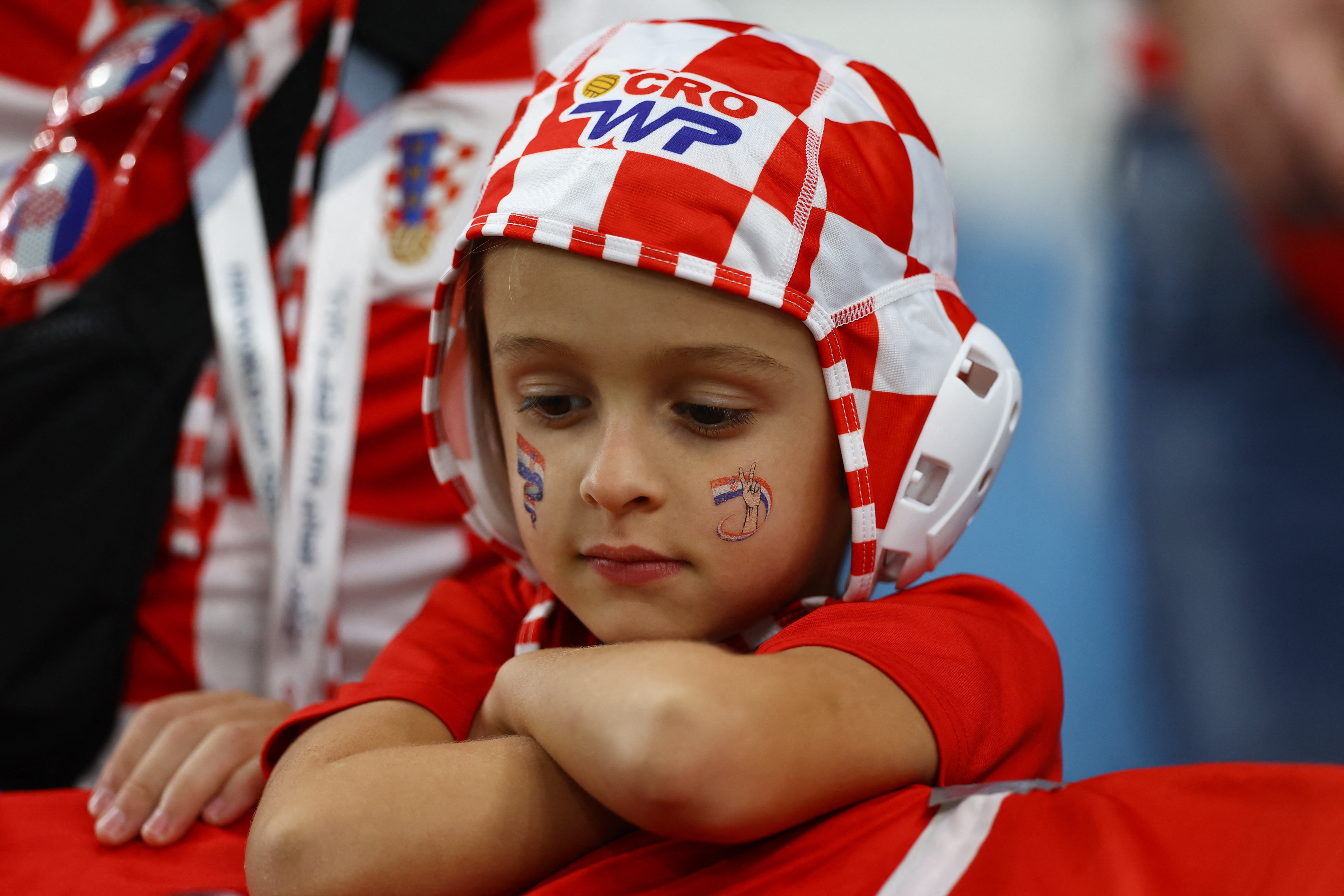 Hai nua trai nguoc tren khan dai tran Nhat Ban - Croatia hinh anh