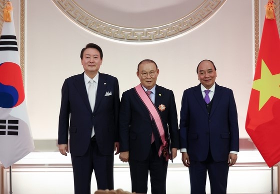 HLV Park Hang Seo nhan huan chuong Heungin hinh anh