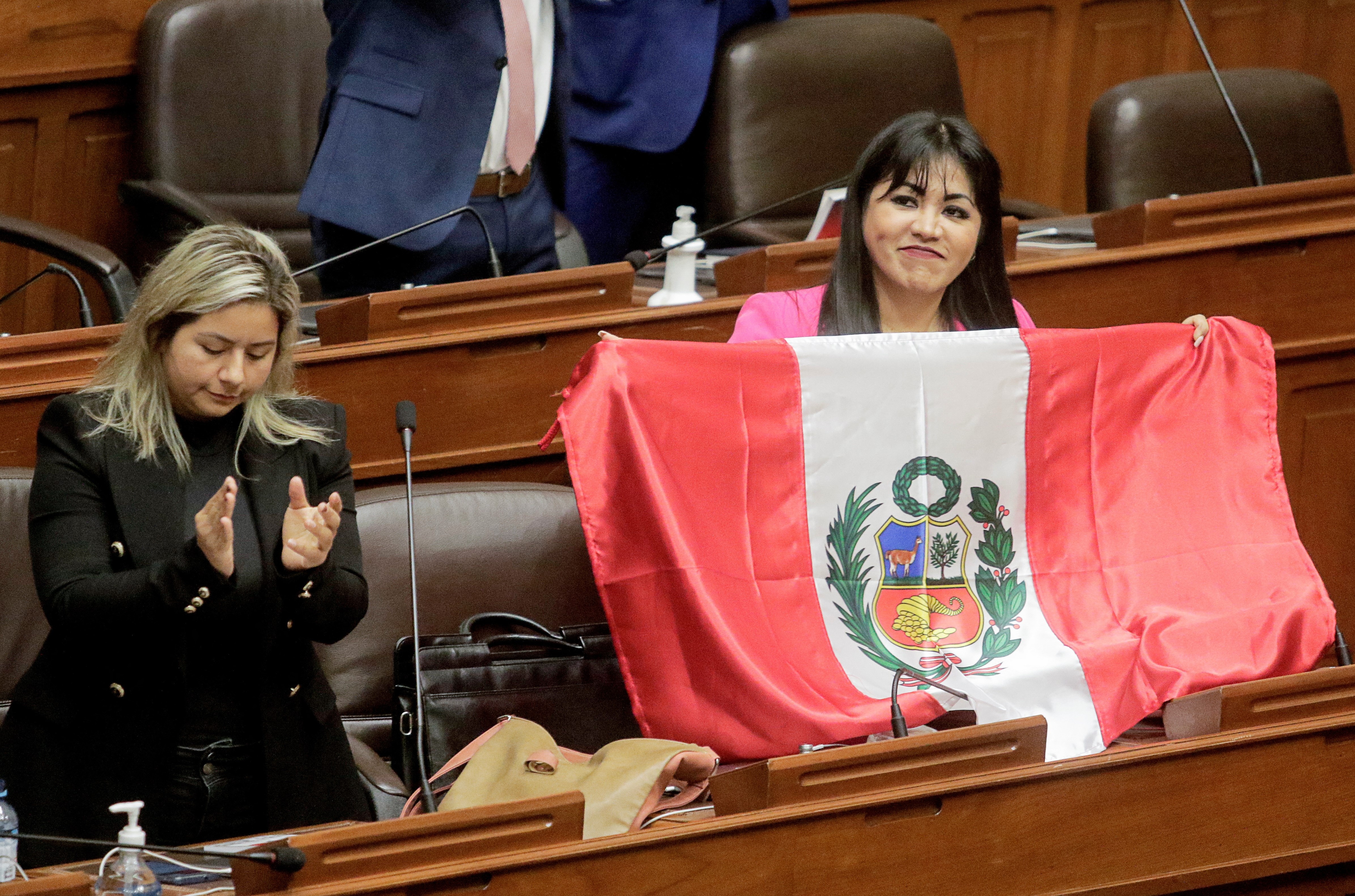 Quoc hoi Peru phe truat Tong thong Pedro Castillo hinh anh