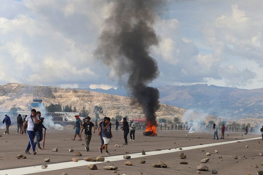 Chinh phu Peru gap them song gio hinh anh