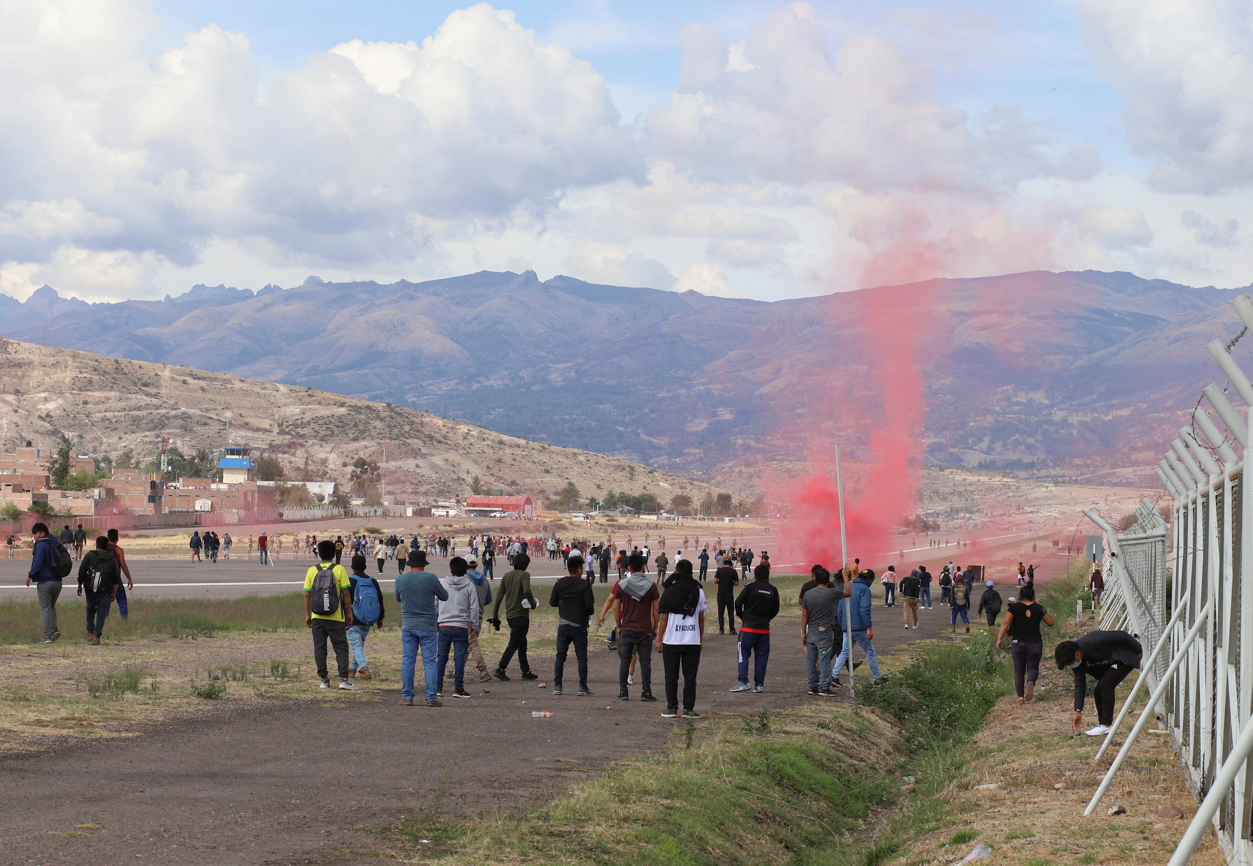 peru truc xuat dai su anh 1