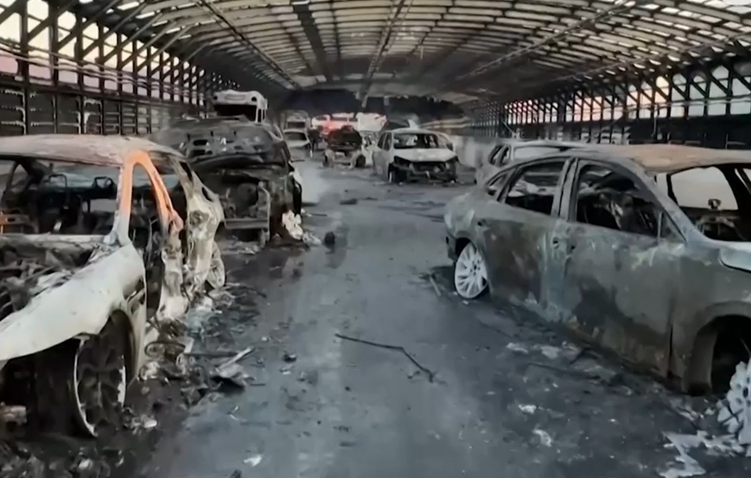 Hang loat oto chay rui sau hoa hoan chet nguoi tren cao toc o Han Quoc hinh anh