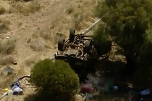 Be gai 5 tuoi cuu song em ut sau khi cha me tu nan hinh anh