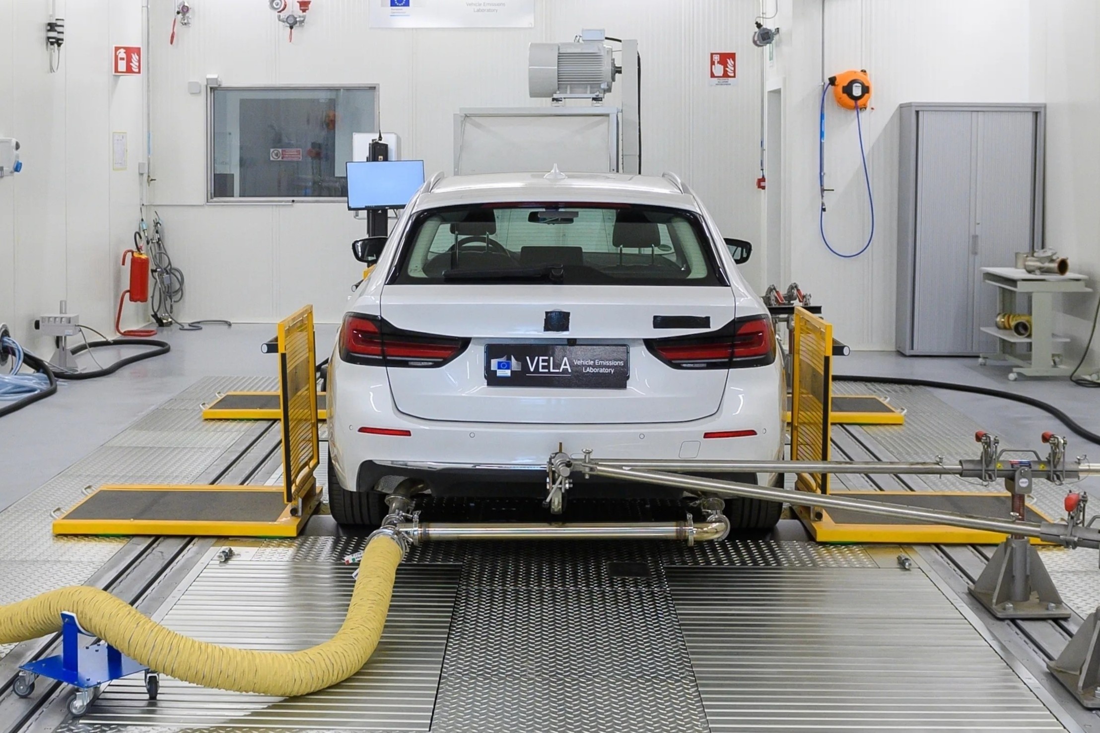 Quy dinh dang kiem oto o mot so nuoc hinh anh