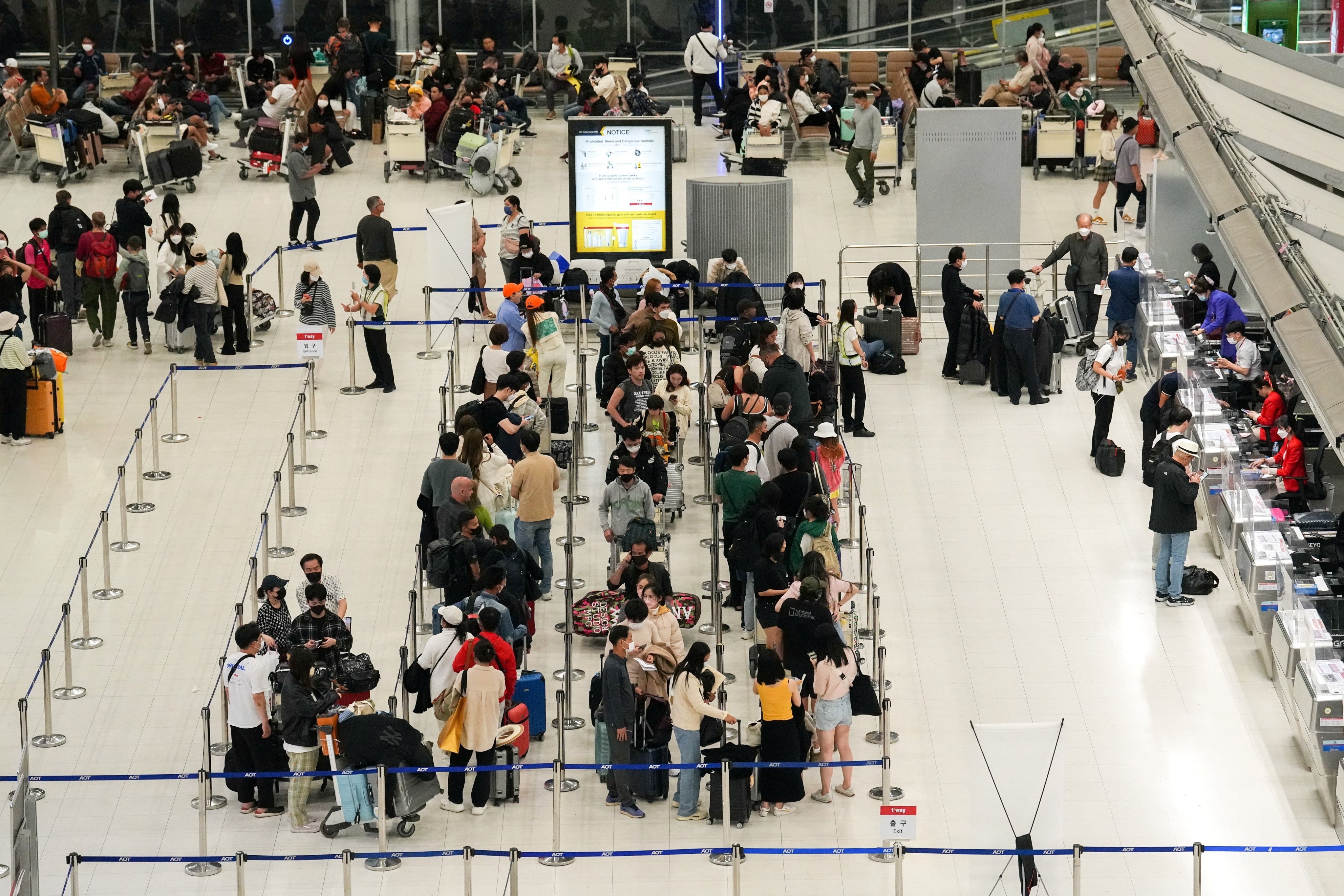 Thai Lan bo yeu cau chung nhan tiem ngua Covid-19 voi khach quoc te hinh anh