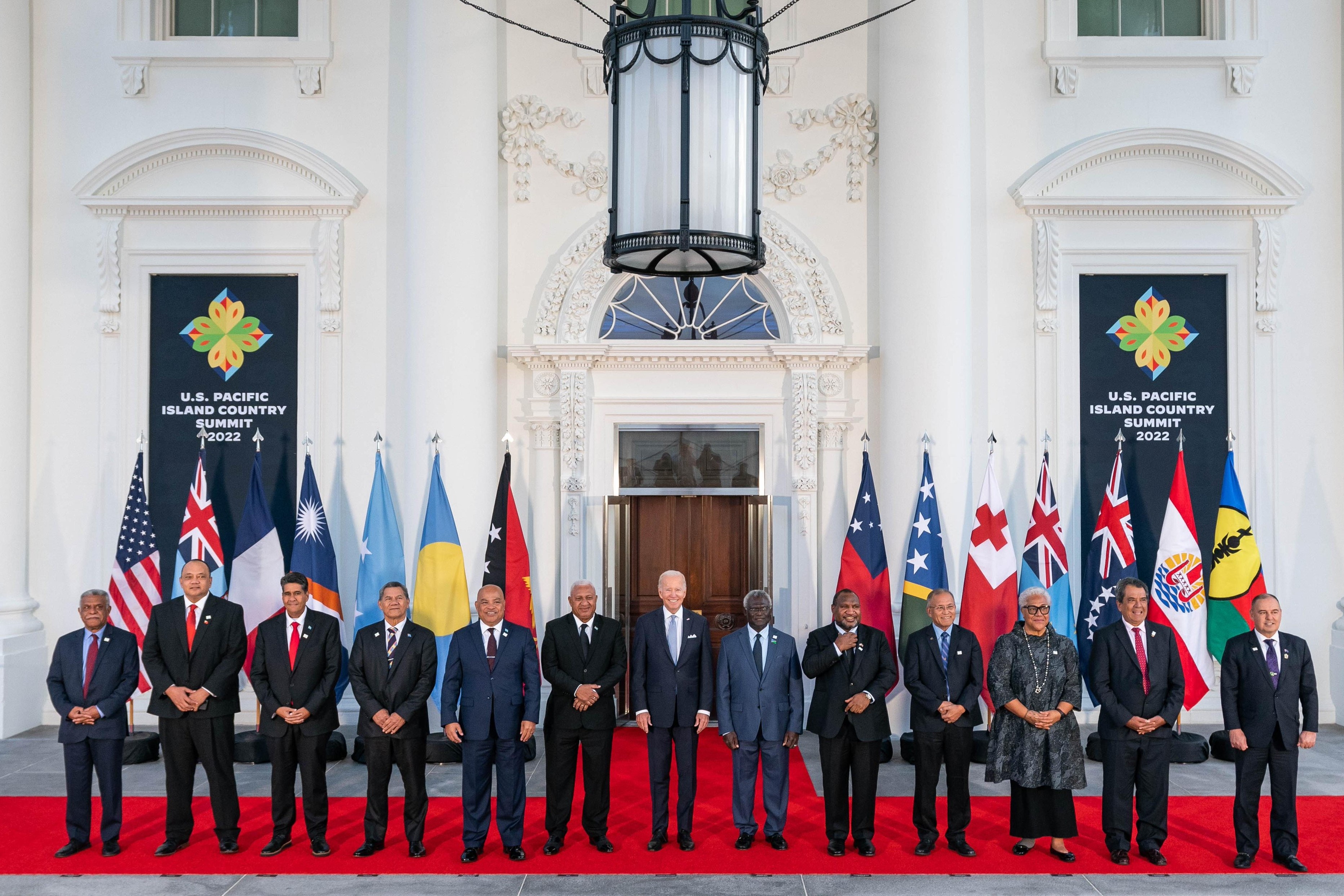 Nhung cuon sach giup hieu them ve cac quoc dao Thai Binh Duong hinh anh