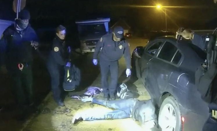 Video phoi bay Tyre Nichols bi canh sat danh dap da man trong 3 phut hinh anh