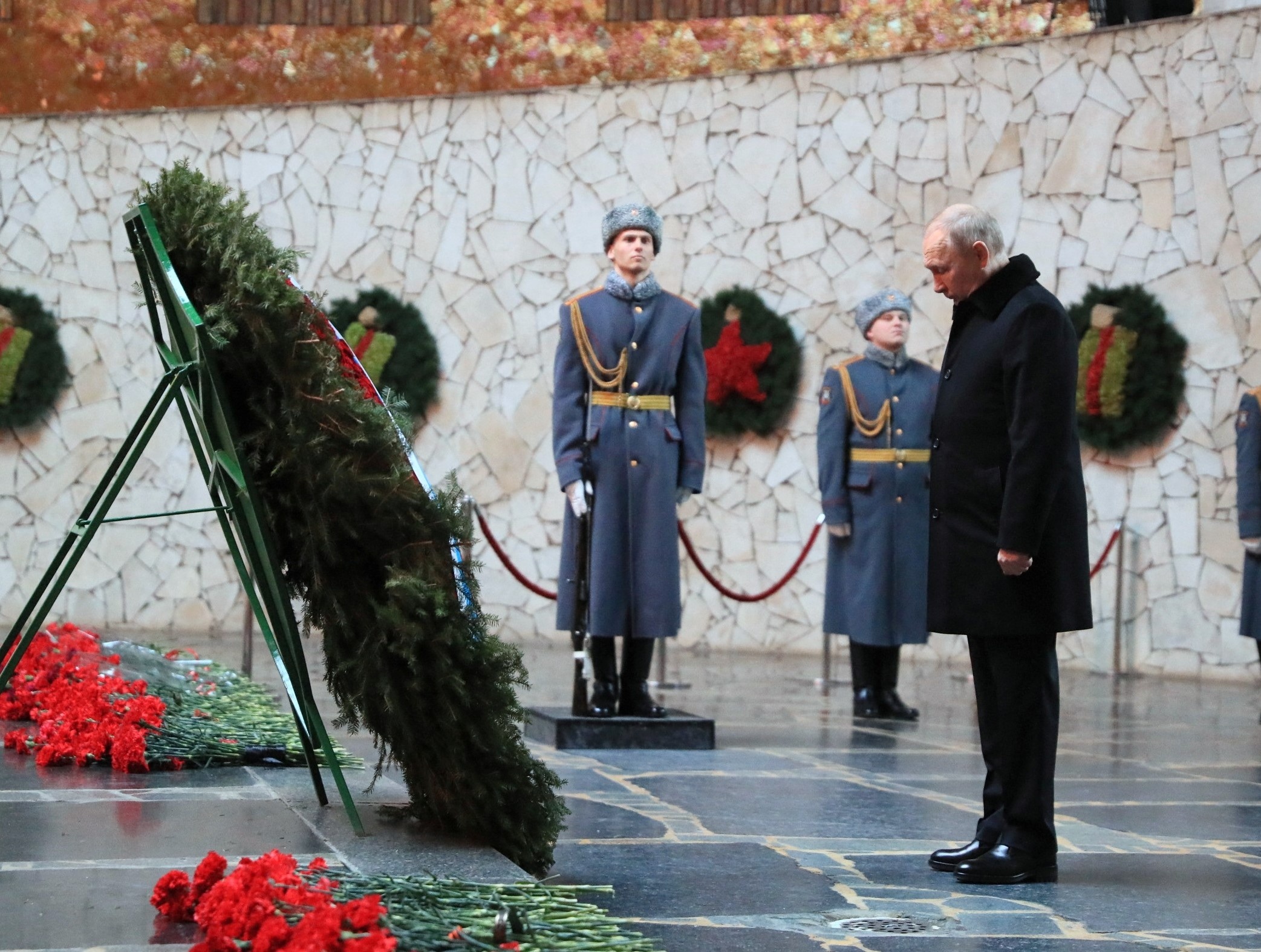 Ong Putin tuong niem binh si trong tran chien Stalingrad hinh anh