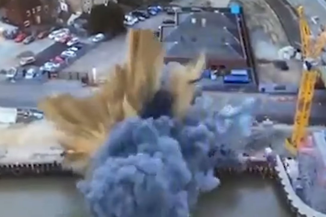 Bom nang 250 kg tu The chien II bat ngo phat no tai Anh hinh anh