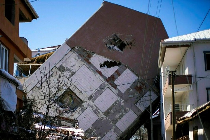 Lien tuc co dong dat, Tho Nhi Ky van trung thanh voi 'an xa xay dung' hinh anh