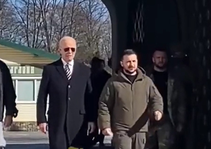 Tong thong Biden xuat hien o Kyiv cung ong Zelensky hinh anh