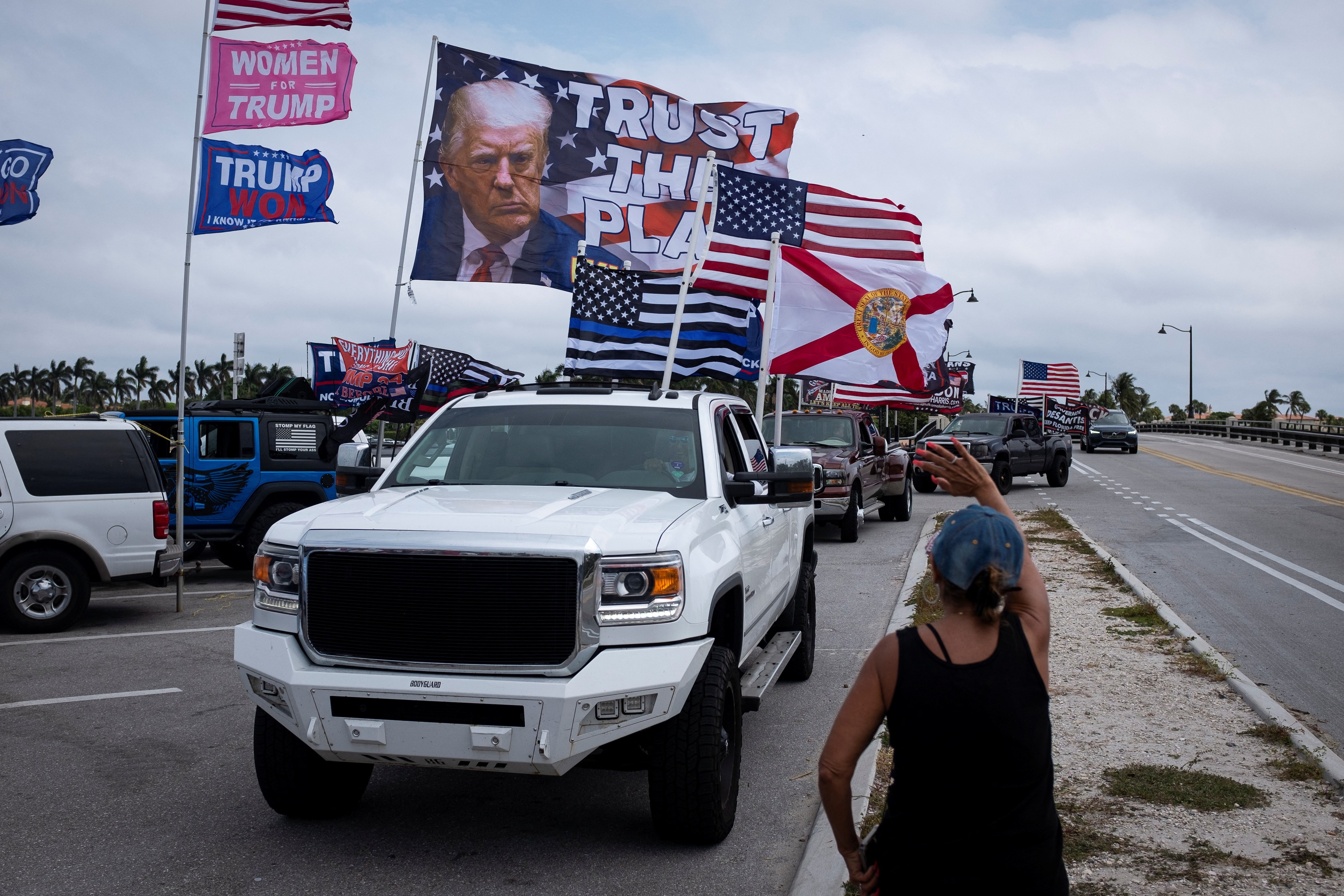 ong trump bi buoc toi anh 2