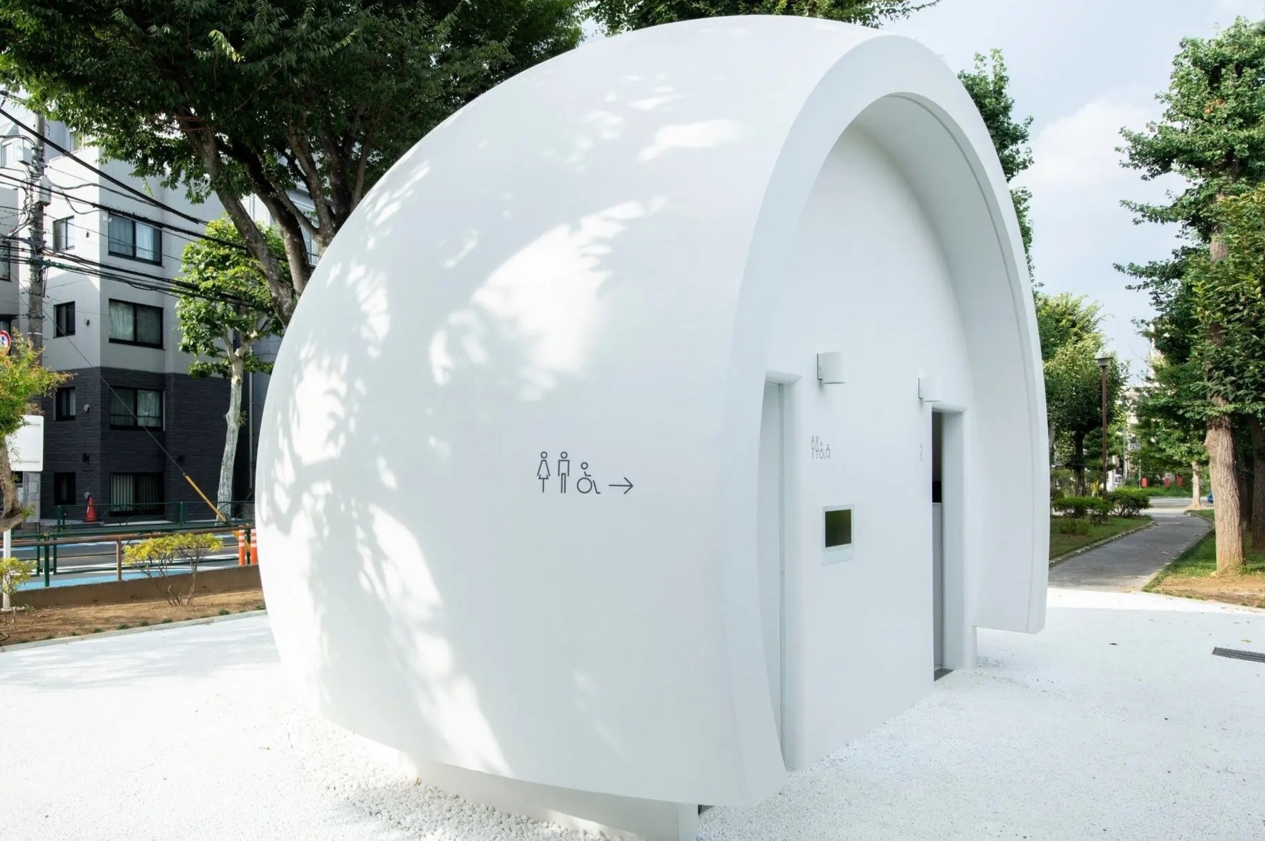 Ai nen tra tien cho ban dung nha ve sinh? hinh anh