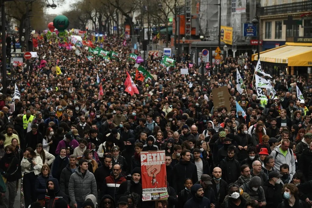 bieu tinh tai phap anh 2