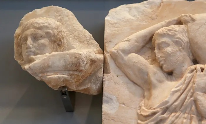 Giao hoang Francis tra lai cac manh dieu khac den Parthenon cho Hy Lap hinh anh