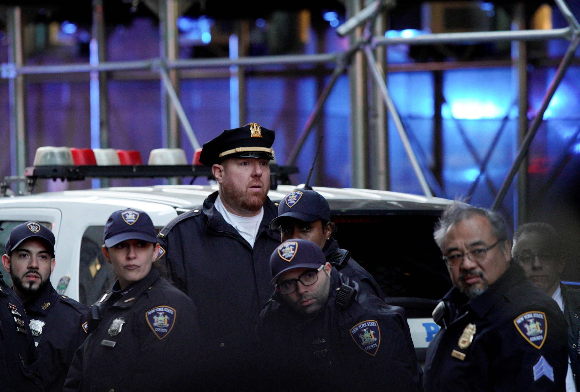 ong trump bi buoc toi anh 3