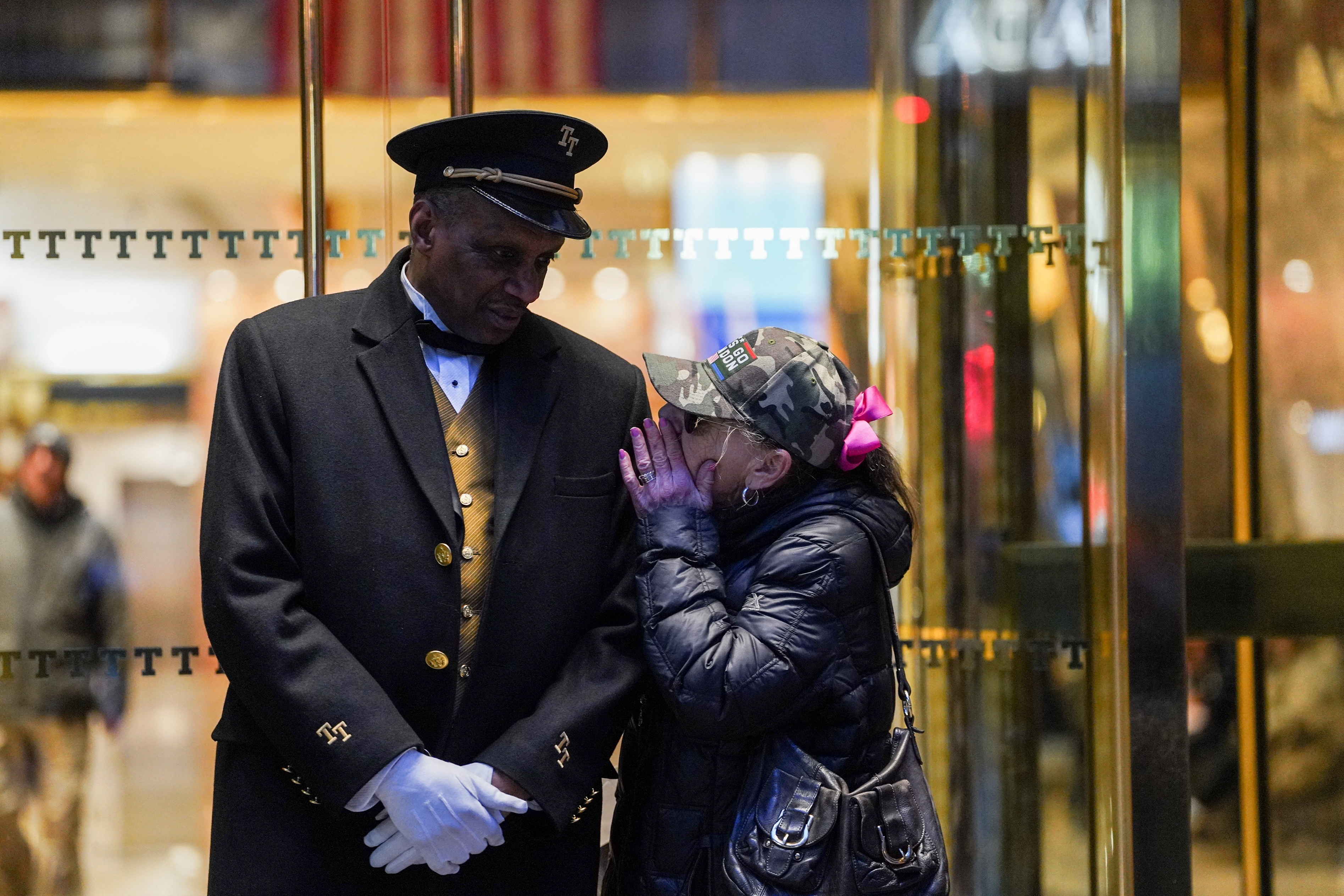 ong trump bi buoc toi anh 6