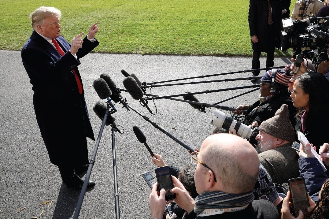 Phien toa xu ong Trump se khong duoc len song truc tiep hinh anh