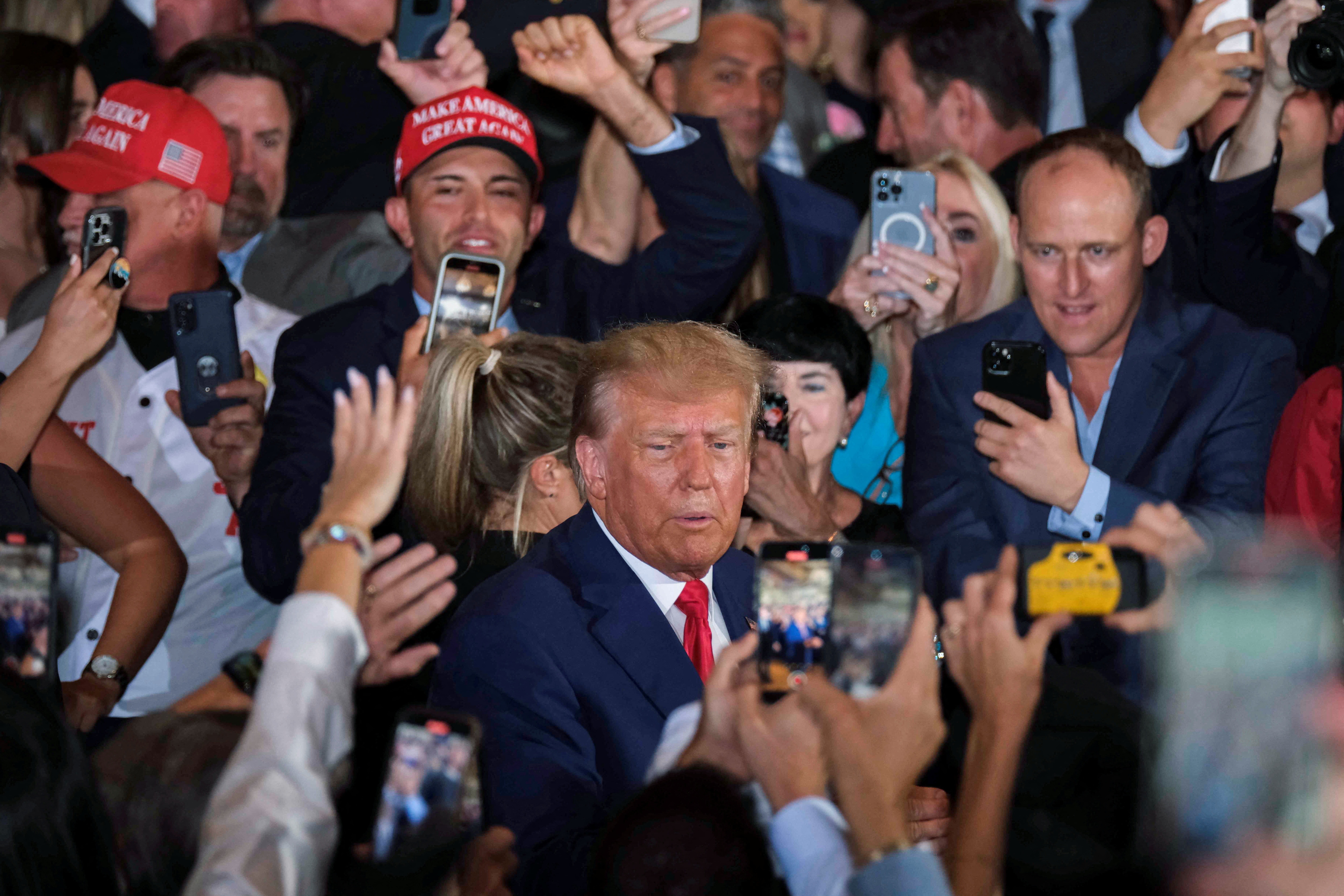 ong Trump bi truy to anh 1