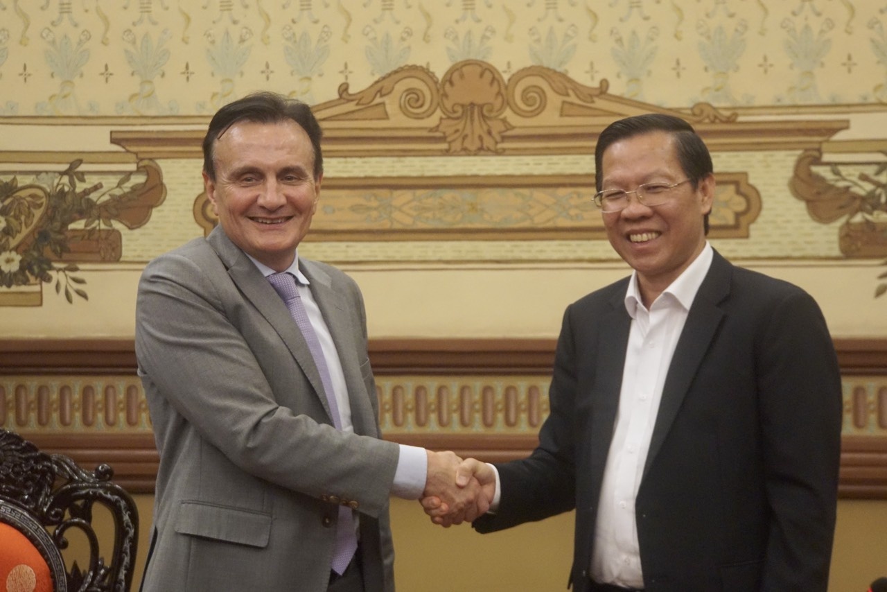 AstraZeneca muon hop tac dua TP.HCM tro thanh trung tam y te hinh anh