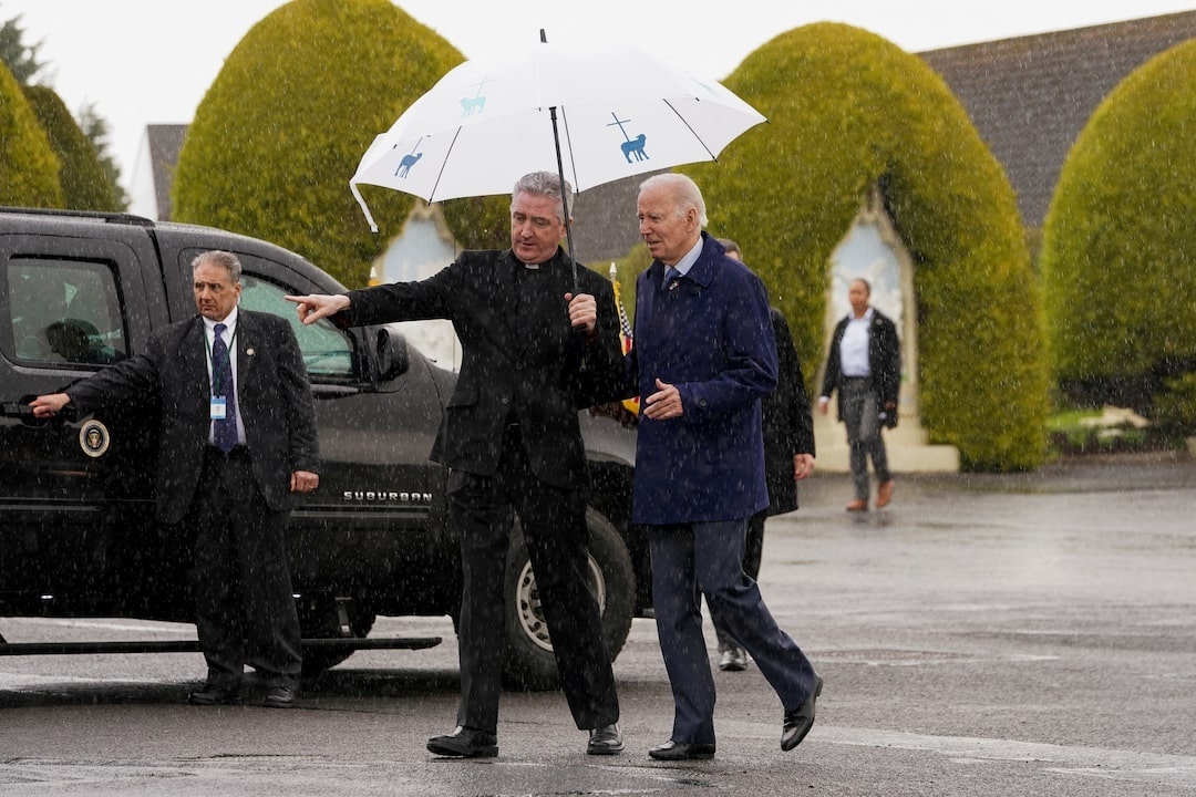 Ong Biden bat khoc o Ireland hinh anh