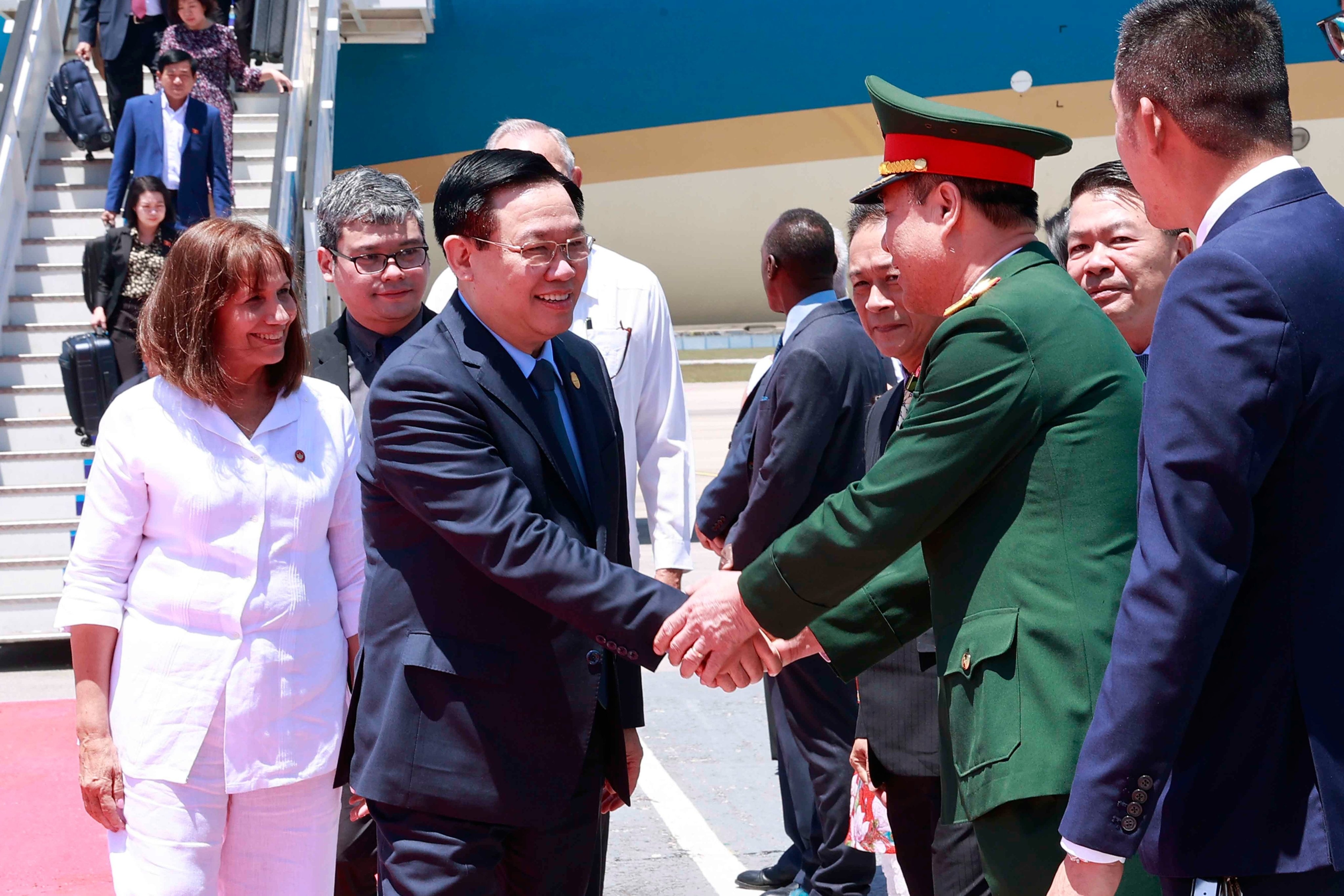 Chu tich quoc hoi anh 5