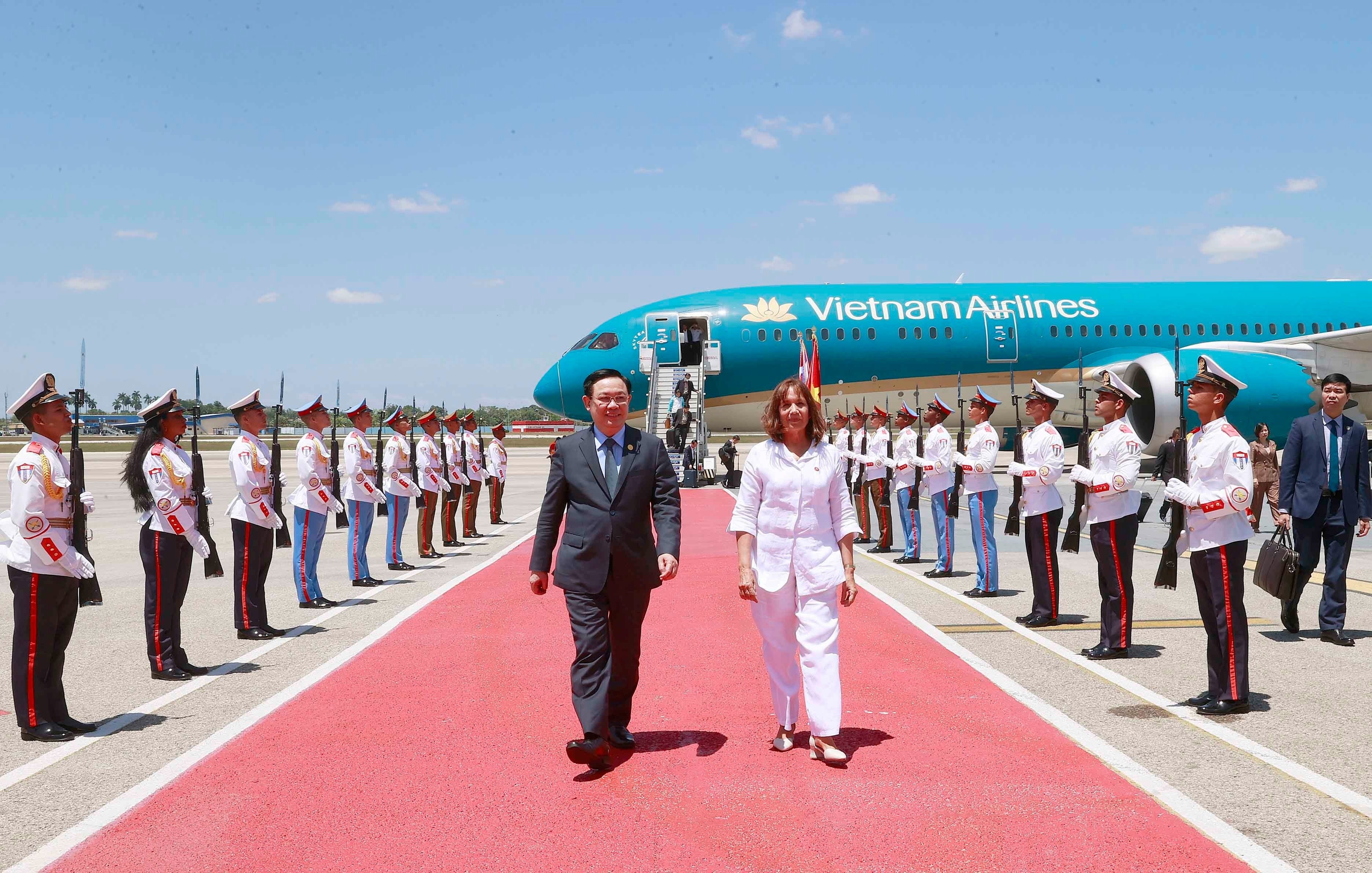 Chu tich quoc hoi anh 6