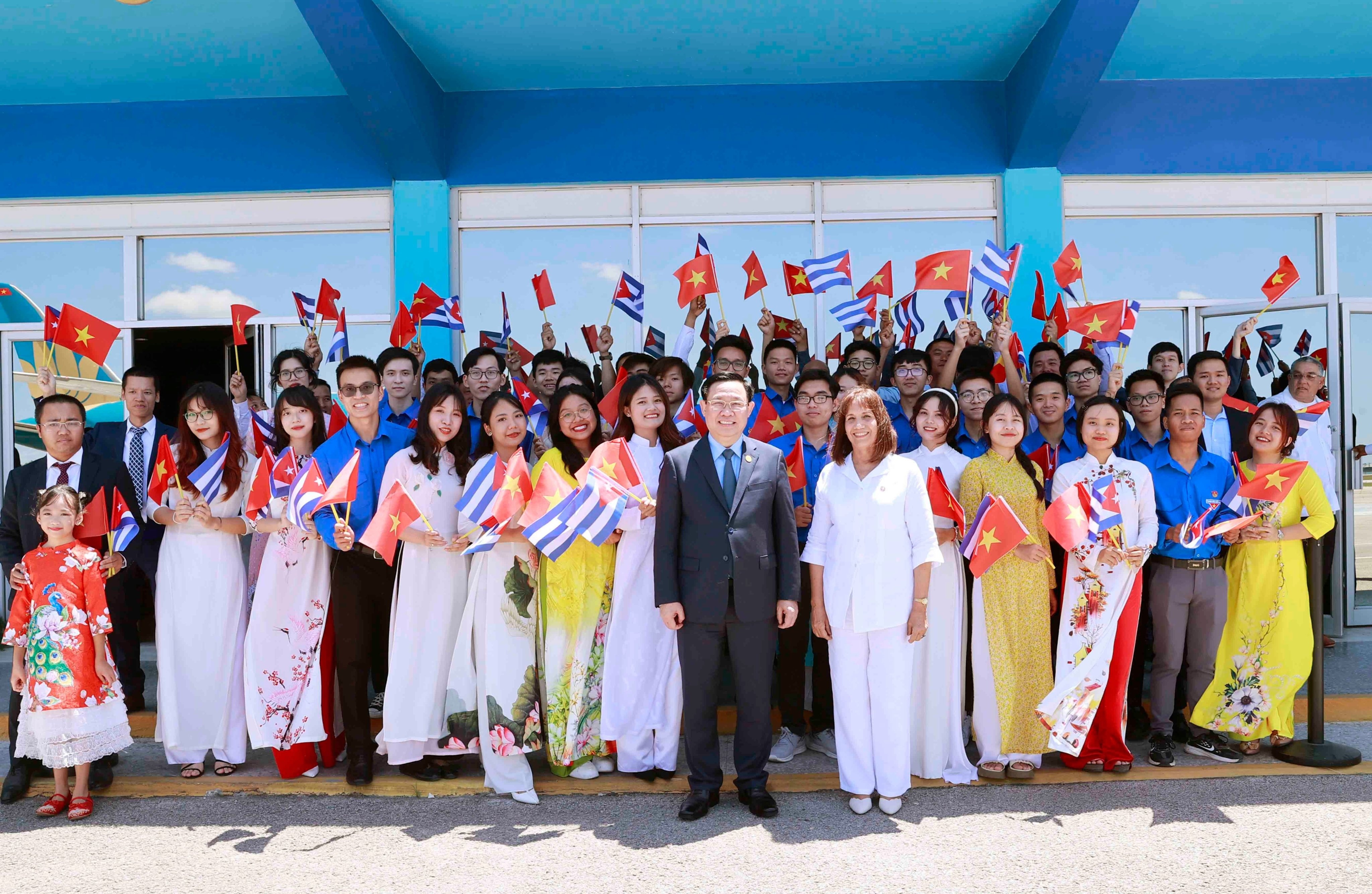 Chu tich quoc hoi anh 9