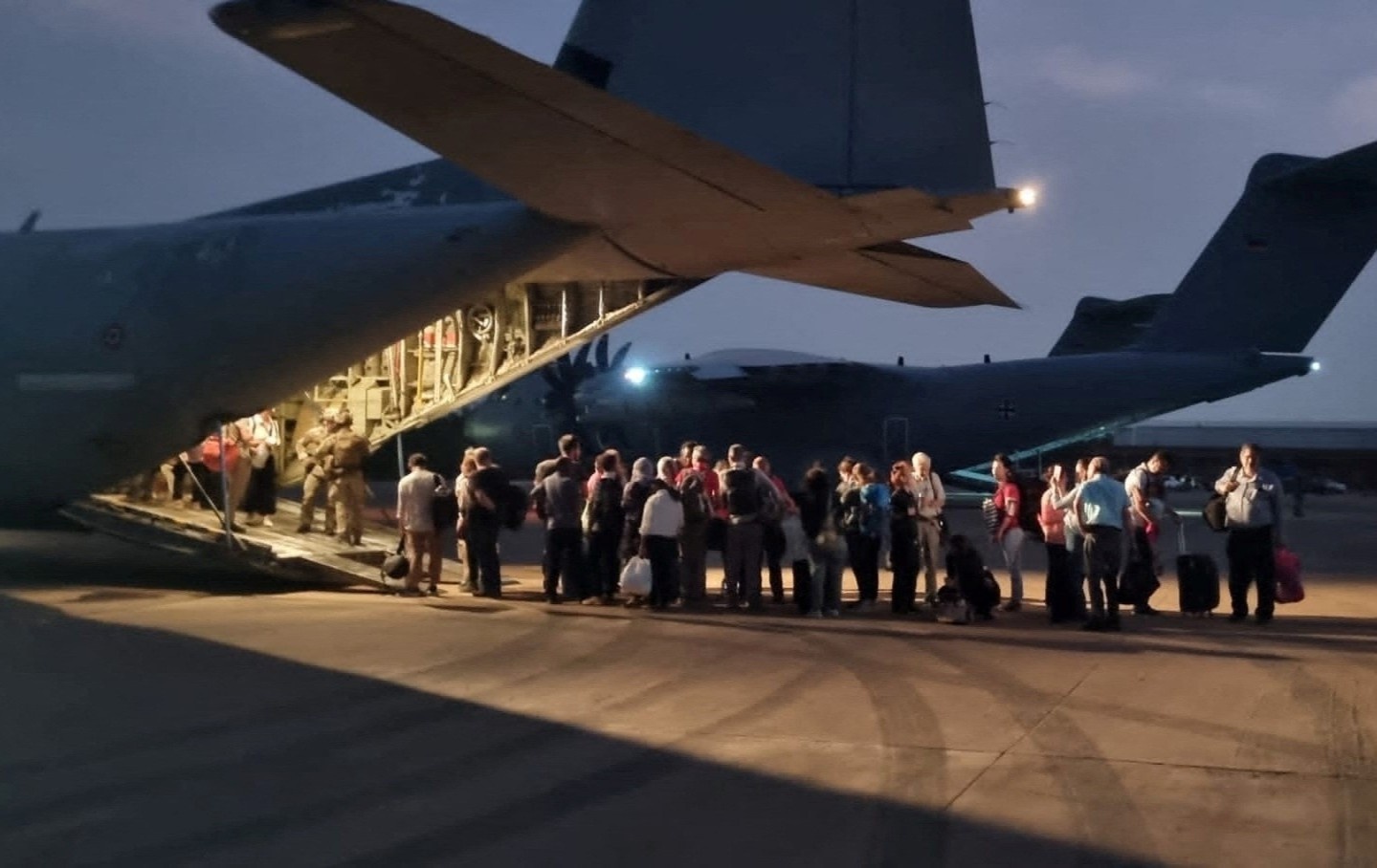 Nguoi Anh than phien vi 'bi bo roi' tai Sudan hinh anh