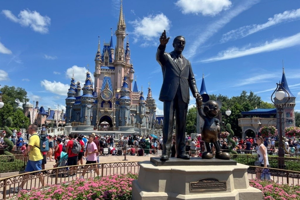 Disney kien thong doc Florida de kiem soat cong vien gan 11.000 ha hinh anh